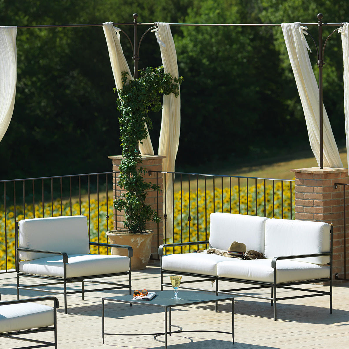 Toscana Sofa-Unopiu-moderndesign.io