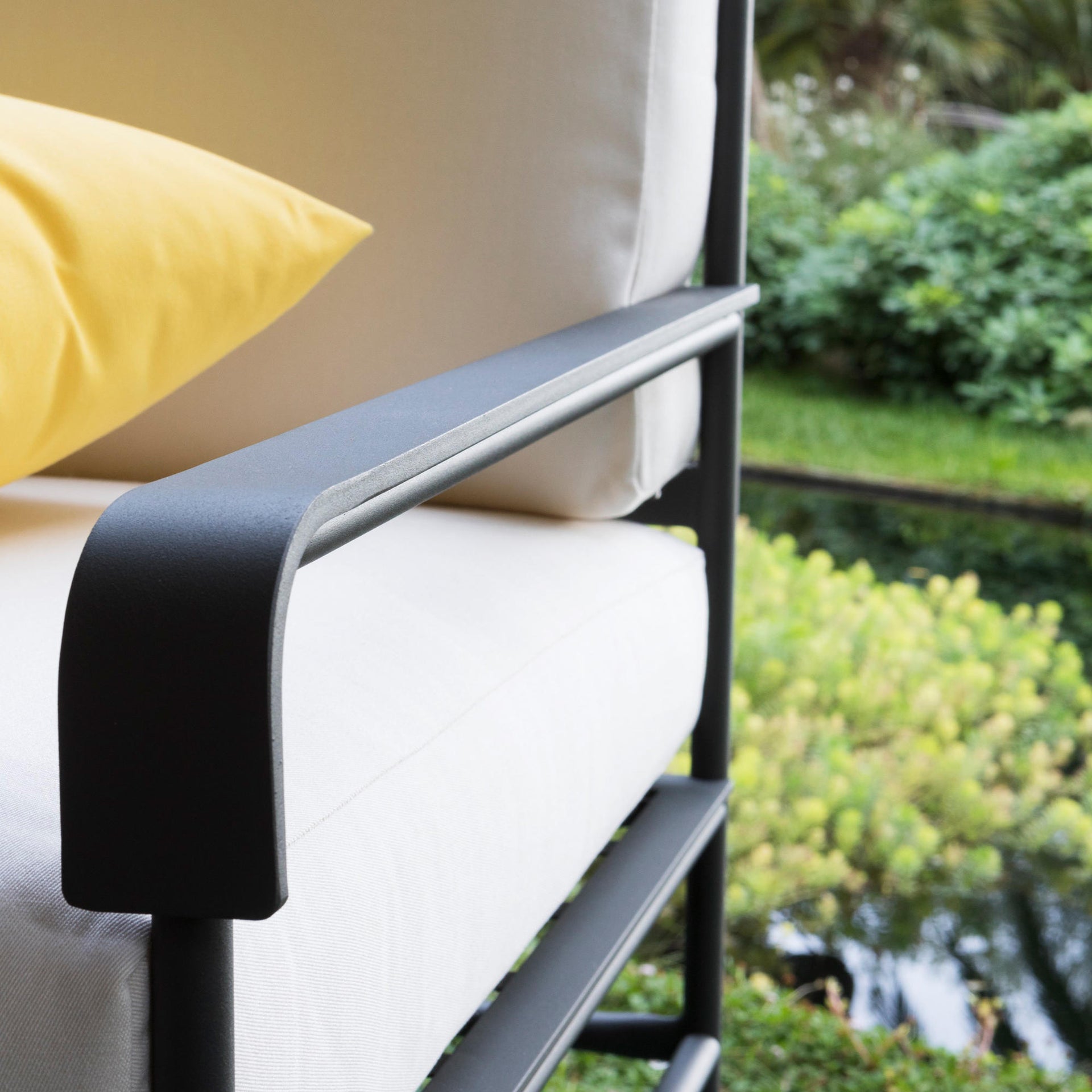 Toscana Sofa-Unopiu-moderndesign.io