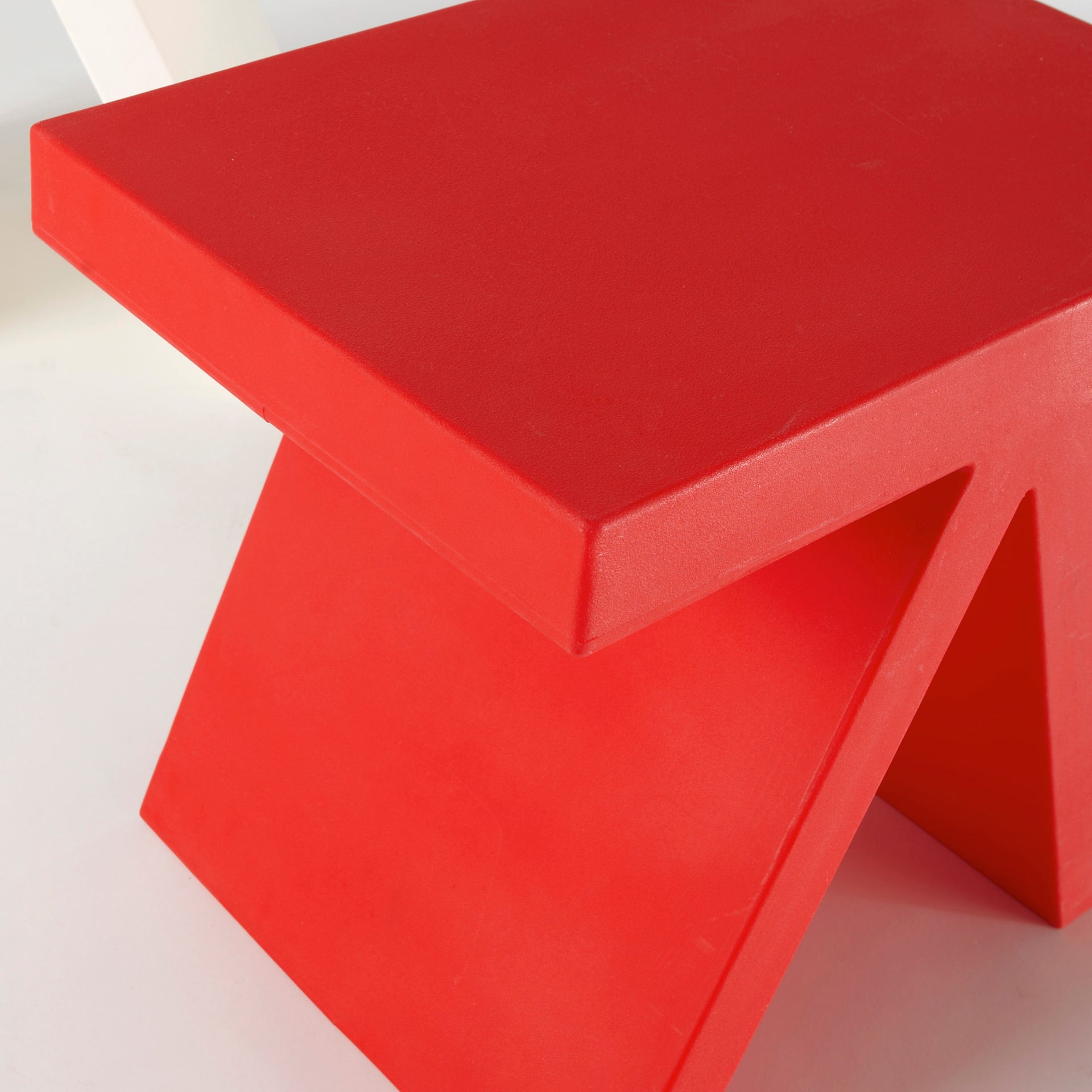 Toy Table (Coffee)-Slide-moderndesign.io