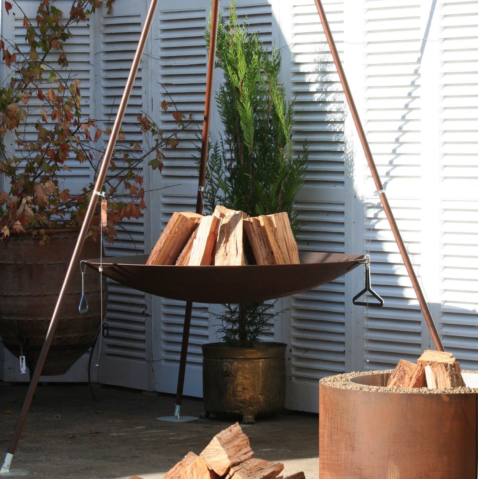 Tripee Fire Pit-AK 47-moderndesign.io