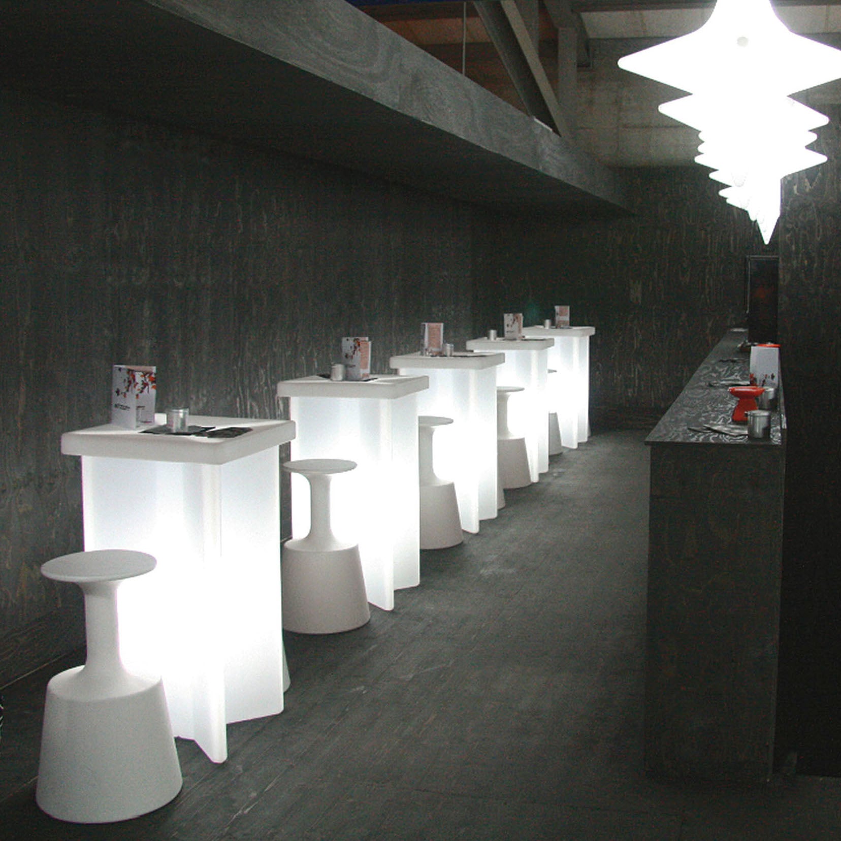 X 2 Table (Bar Height)-Slide-moderndesign.io