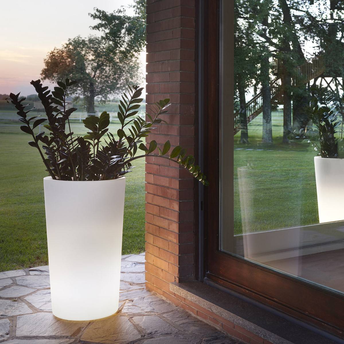 X Pot Vase-Slide-moderndesign.io
