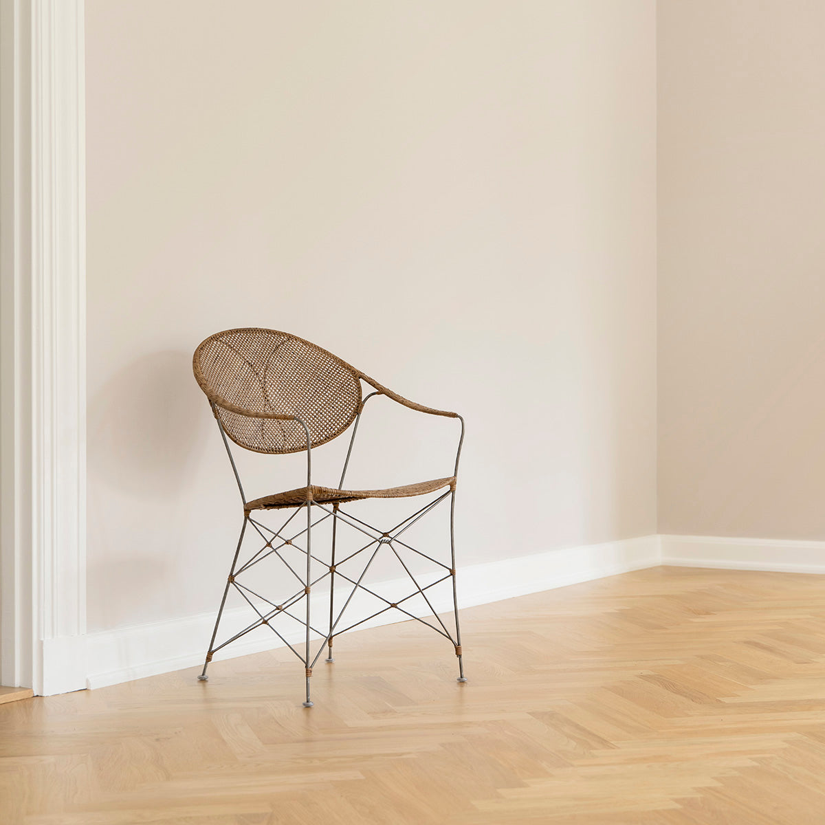 Yuzuru Yamakawa Funky Dining Chair (With Arms)-Sika Design-moderndesign.io