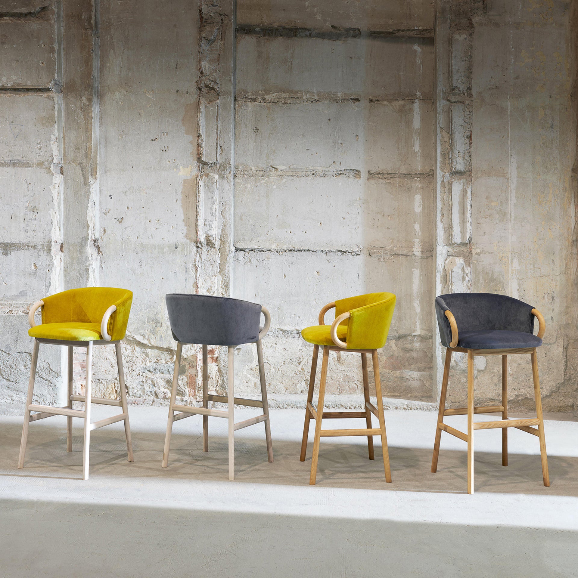 Zant 06 High Stool (With Arms)-Very Wood-moderndesign.io