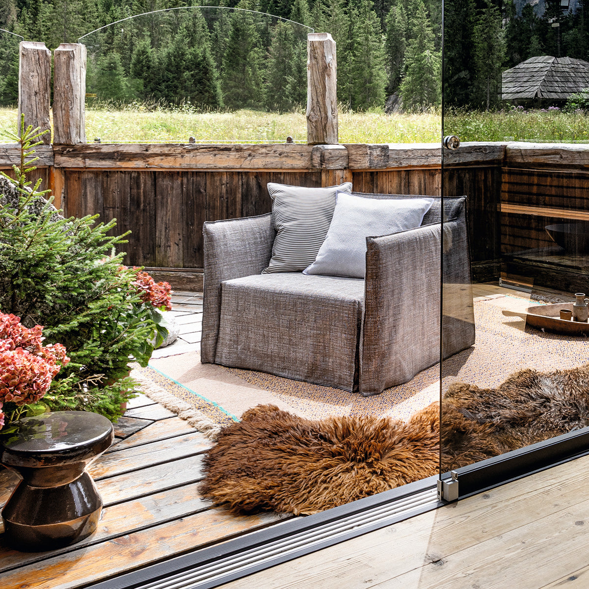 Ghost Out 09 Loveseat-Gervasoni-moderndesign.io