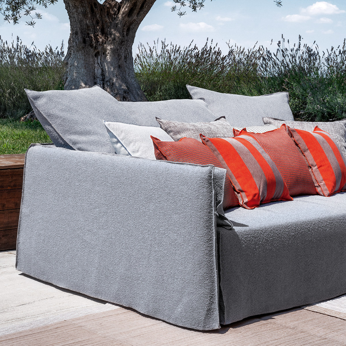 Ghost Out 16 Sofa-Gervasoni-moderndesign.io