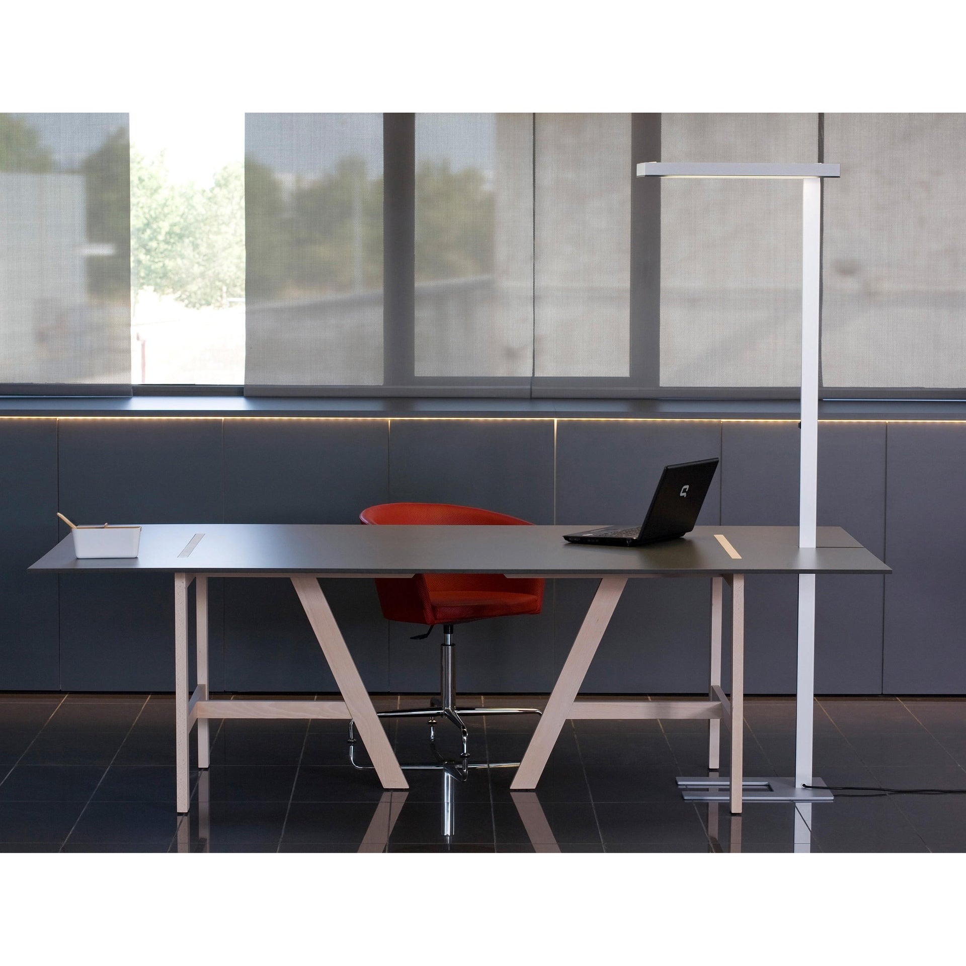 Mesana Desk-Capdell-moderndesign.io